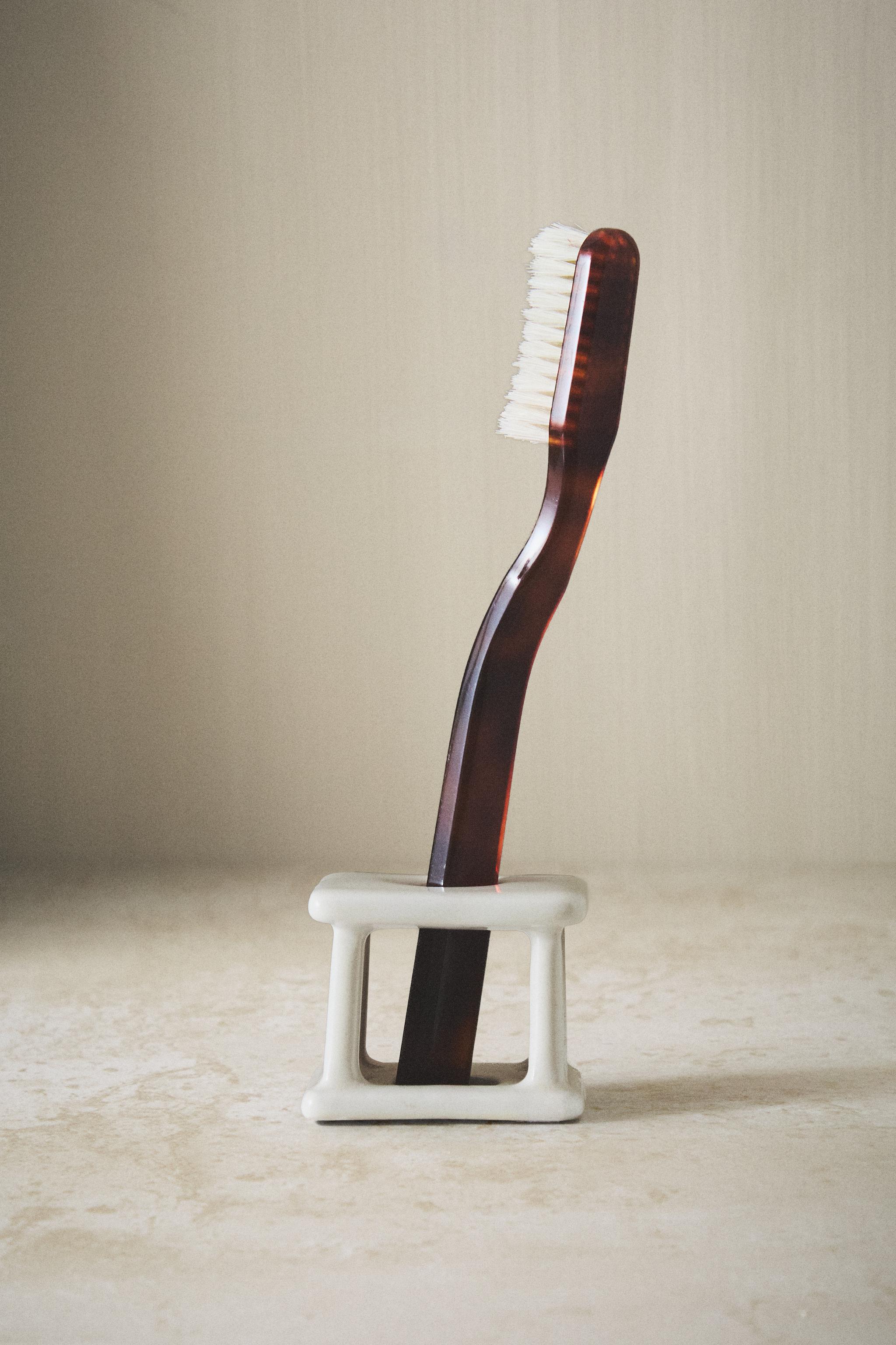 WHITE CERAMIC TOOTHBRUSH HOLDER